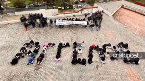 Ηράκλειο: μαθητές σχημάτισαν το όνομα «Άγγελος» στη μνήμη του 3χρονου 